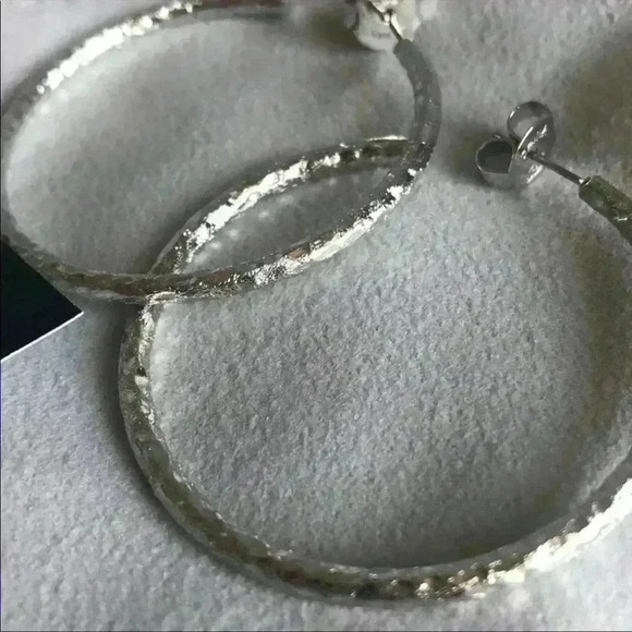 Rivka Friedman RhodiumHammered Satin Hoop Earrings NWT - Picture 4 of 6